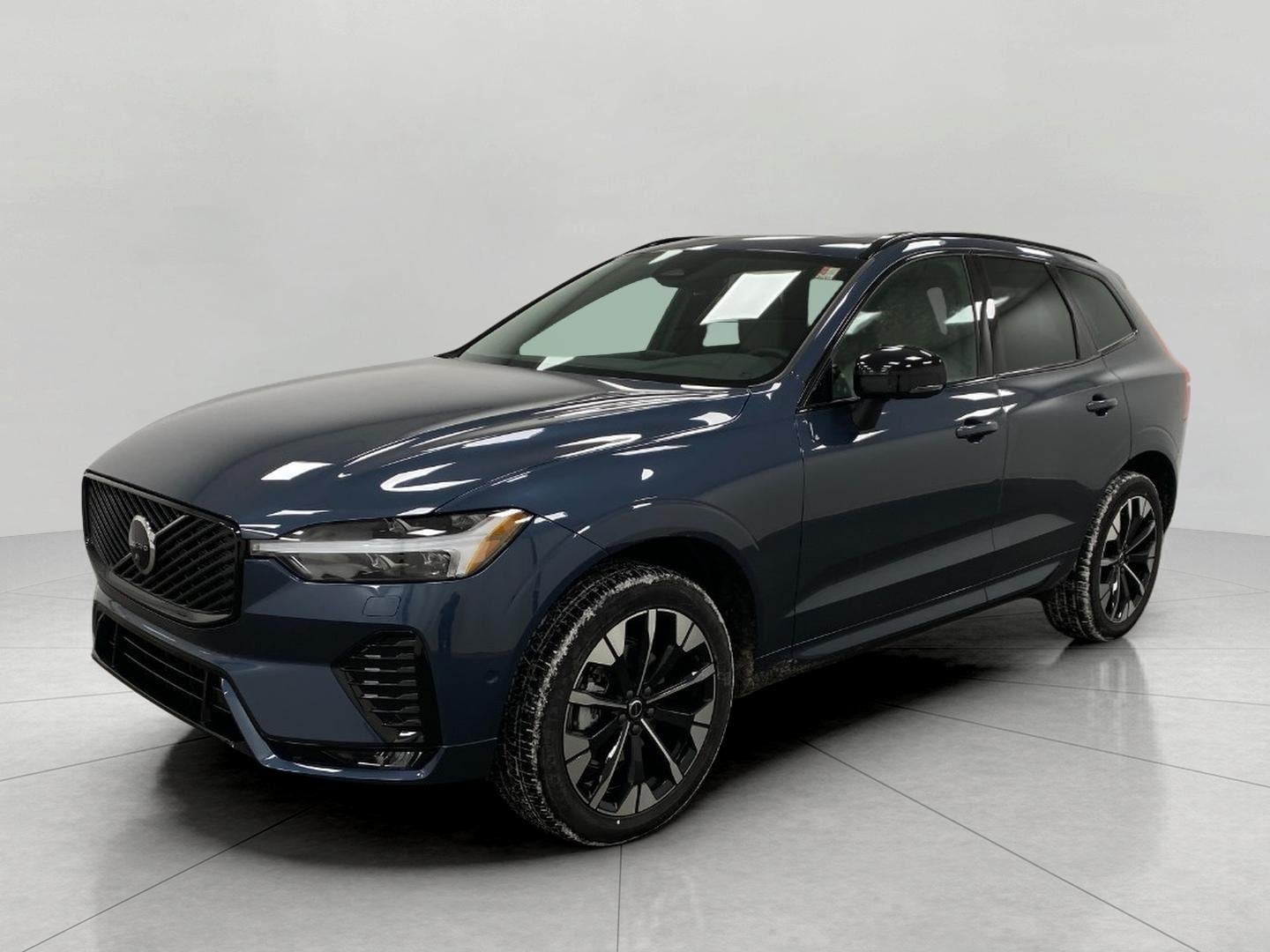 2026 Volvo XC60 Plus - Photo 44
