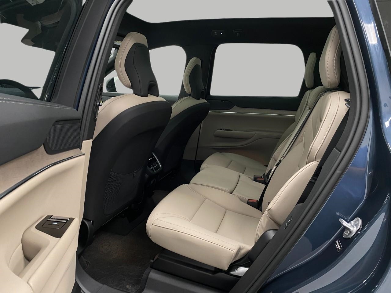 2025 Volvo EX90 Ultra - Photo 29
