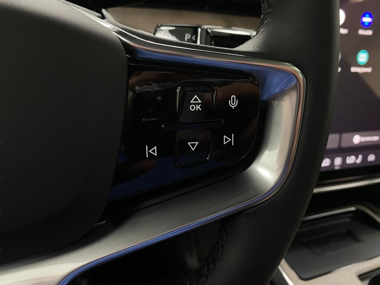 2025 Volvo EX90 Ultra - Photo 17