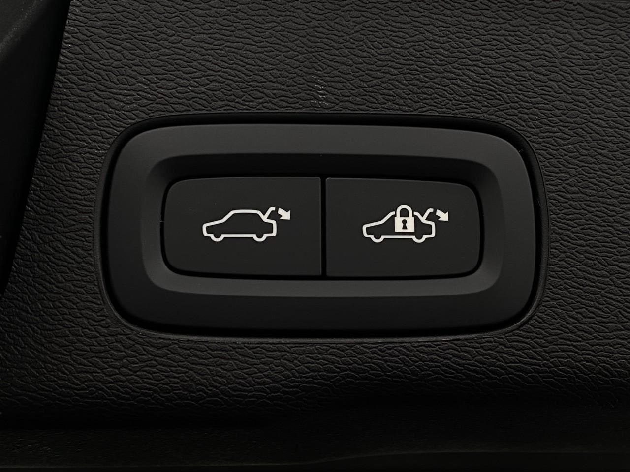 2026 Volvo XC60 Plus - Photo 41
