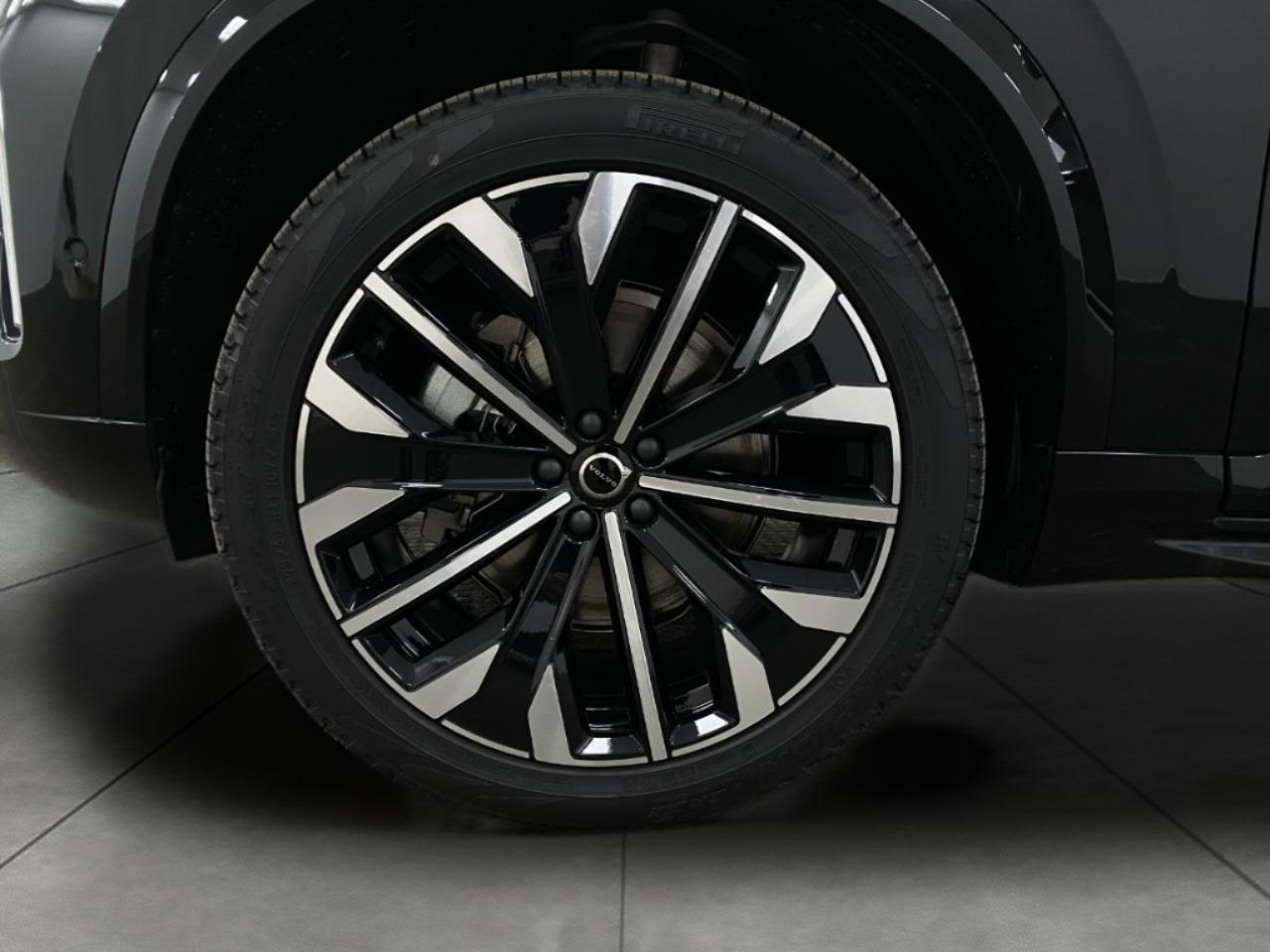 2026 Volvo XC90 Plus - Photo 12