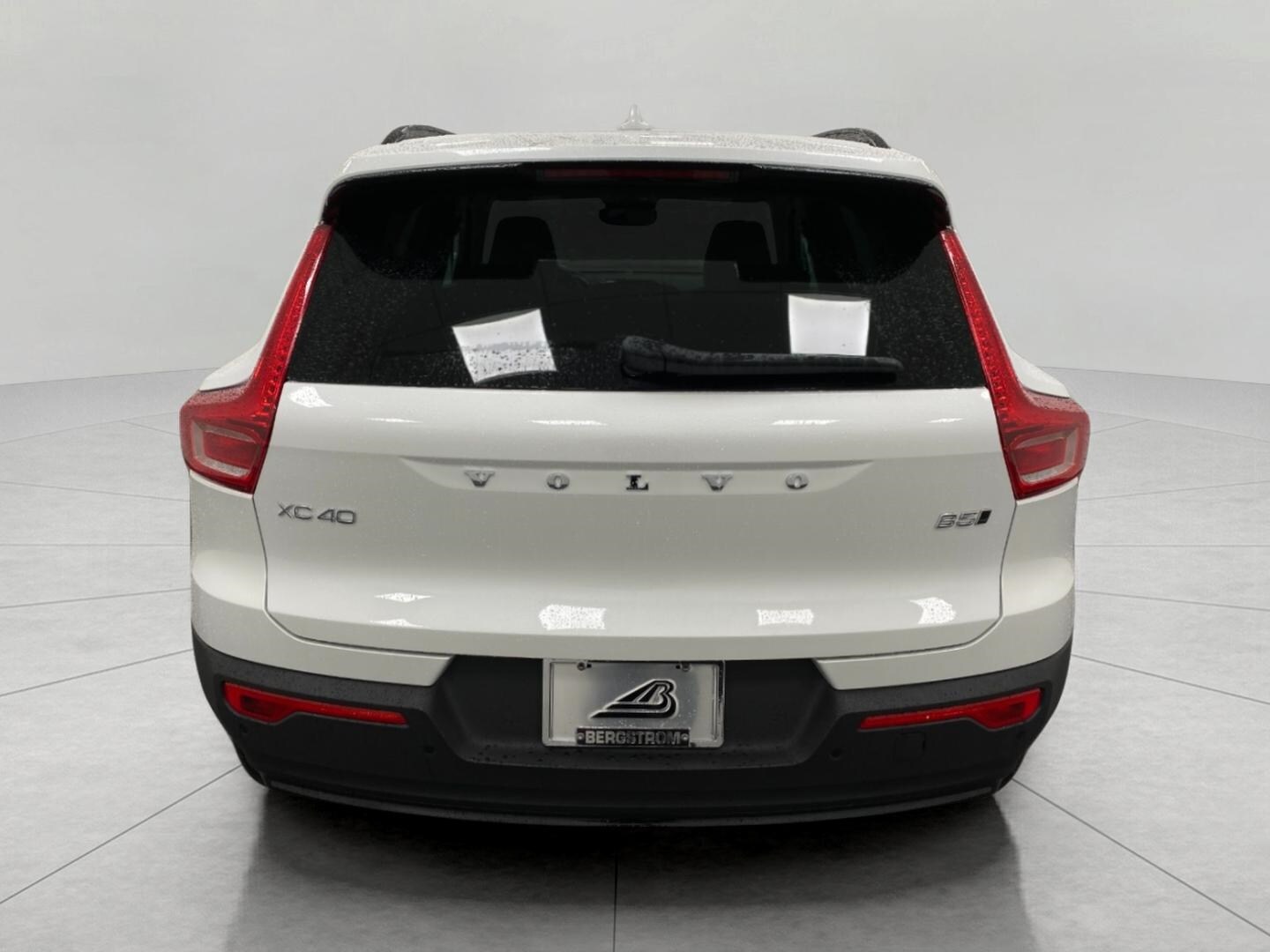 2026 Volvo XC40 photo 3