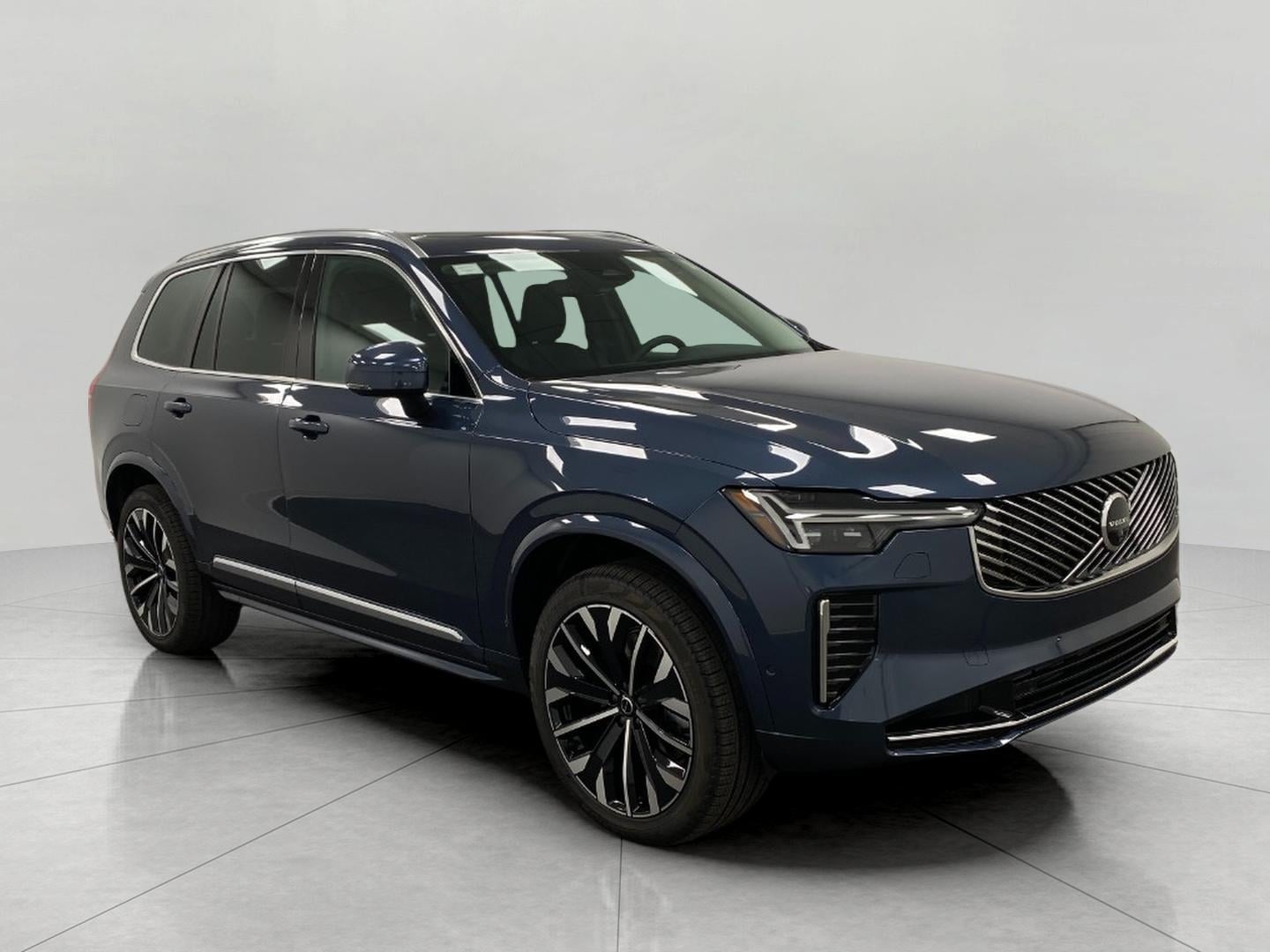 2026 Volvo XC90 Plus's photo