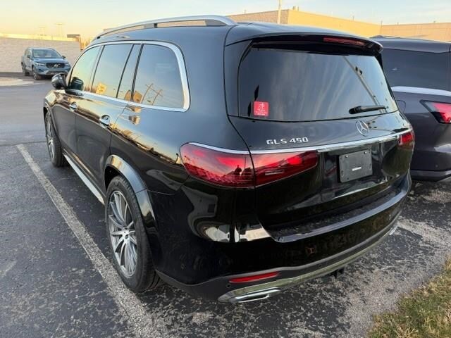 2025 Mercedes Benz GLS 450 4MATIC photo 2