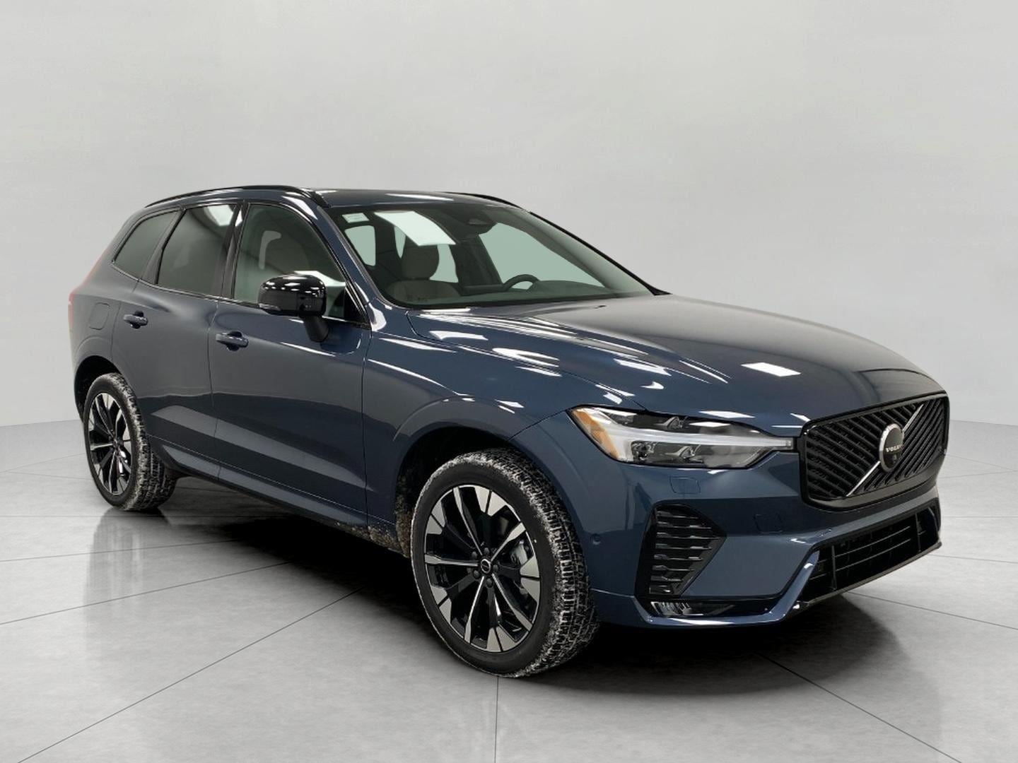2026 Volvo XC60 Plus - Photo 36