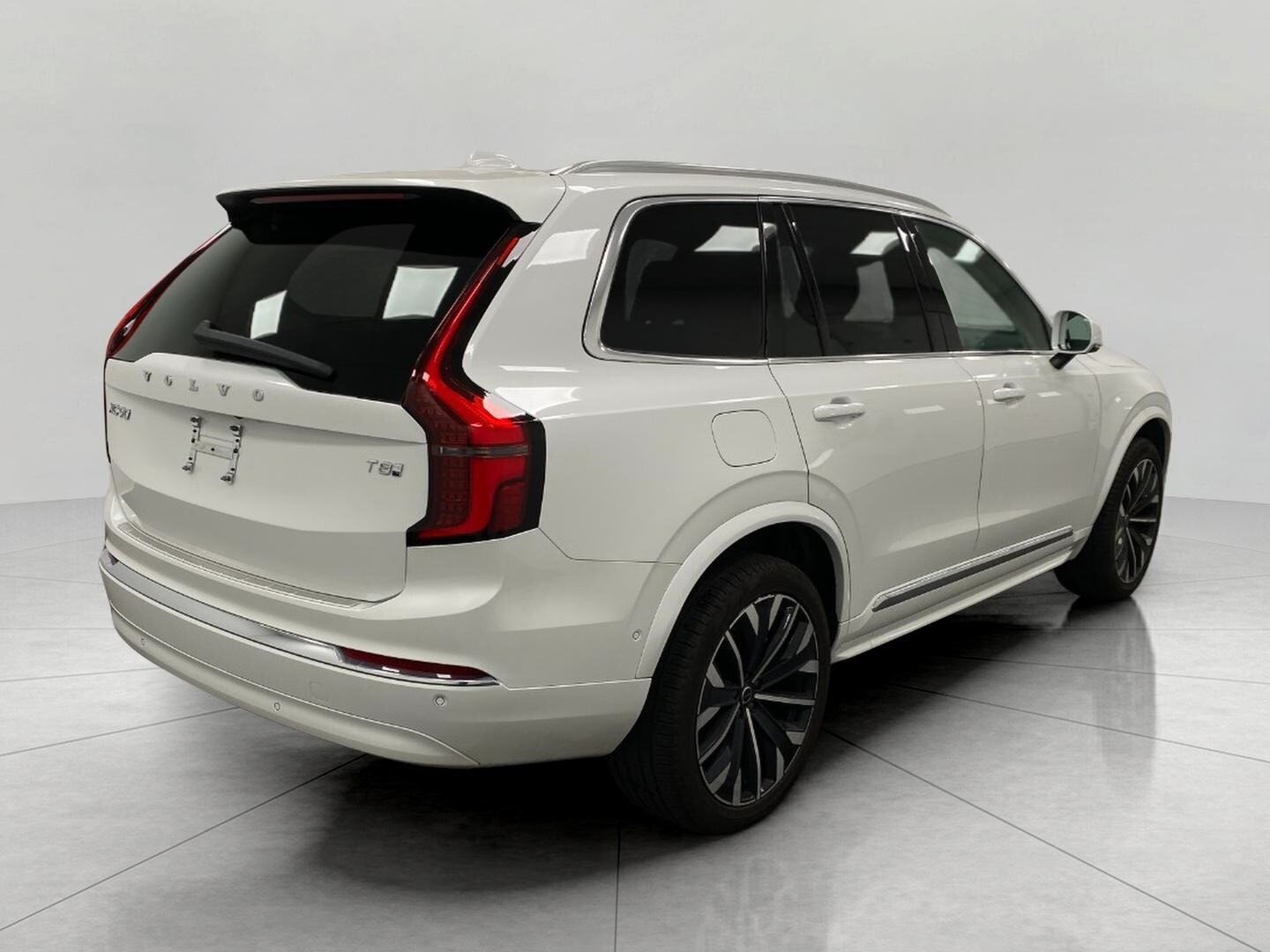 2025 Volvo XC90 T8 AWD photo 3