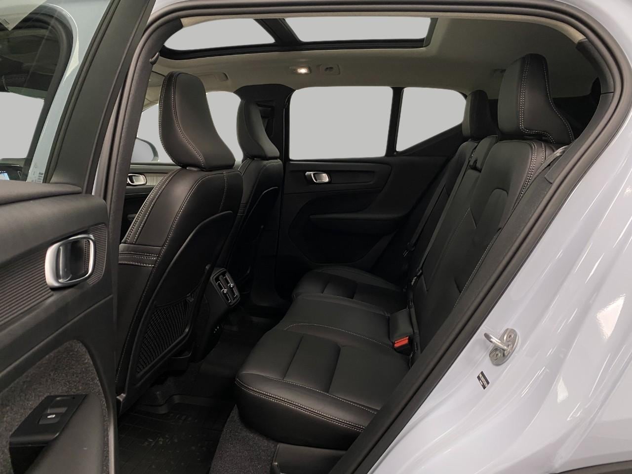 2026 Volvo XC40 Plus - Photo 30