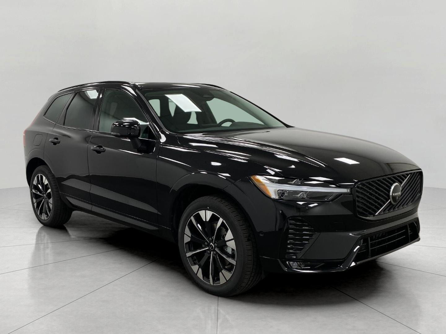 2026 Volvo XC60 B5 Plus Dark AWD's photo