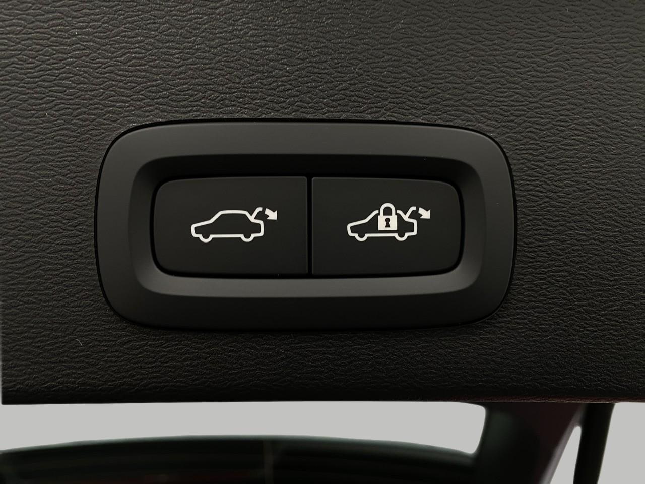 2026 Volvo XC40 Plus - Photo 6