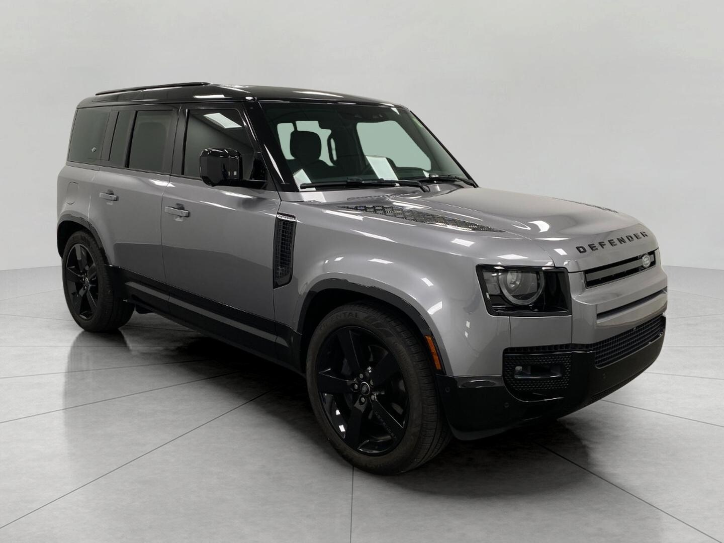 2024 Land Rover Defender 110 X-Dynamic SE photo 2