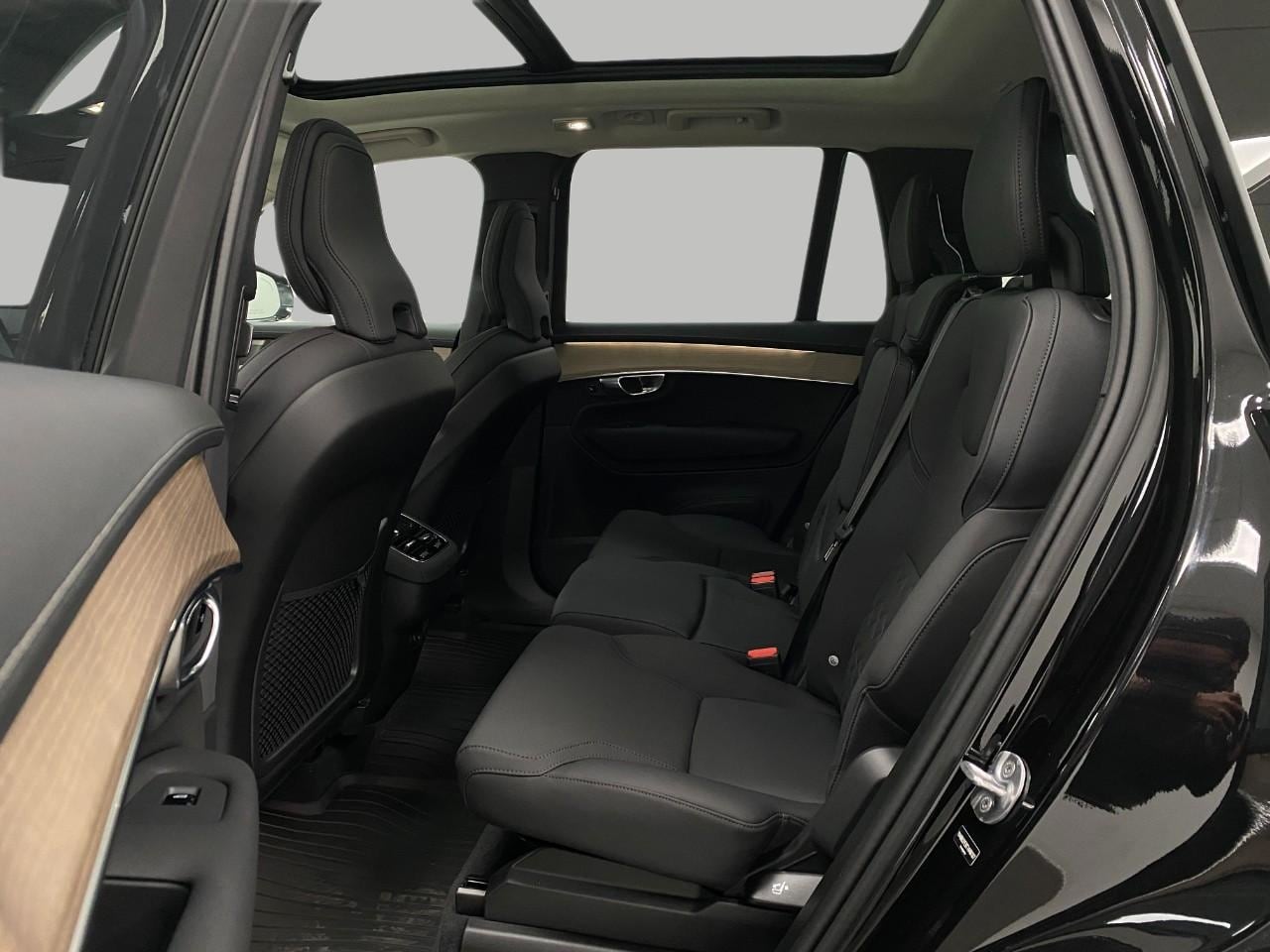 2026 Volvo XC90 Plus - Photo 30