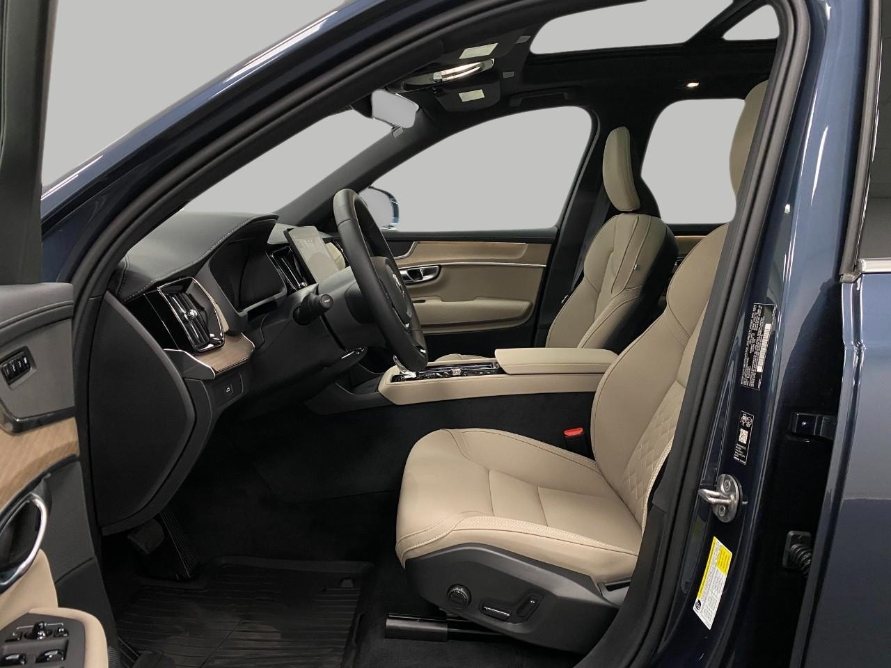 2026 Volvo XC90 Plus - Photo 31