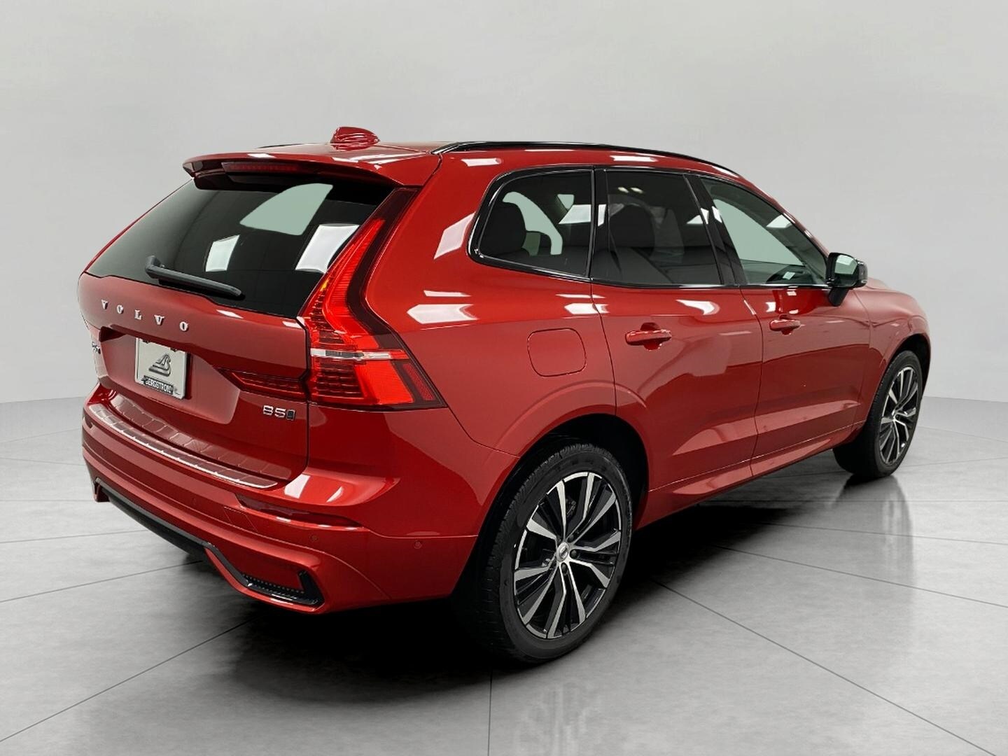 2025 Volvo XC60 B5 Plus photo 3