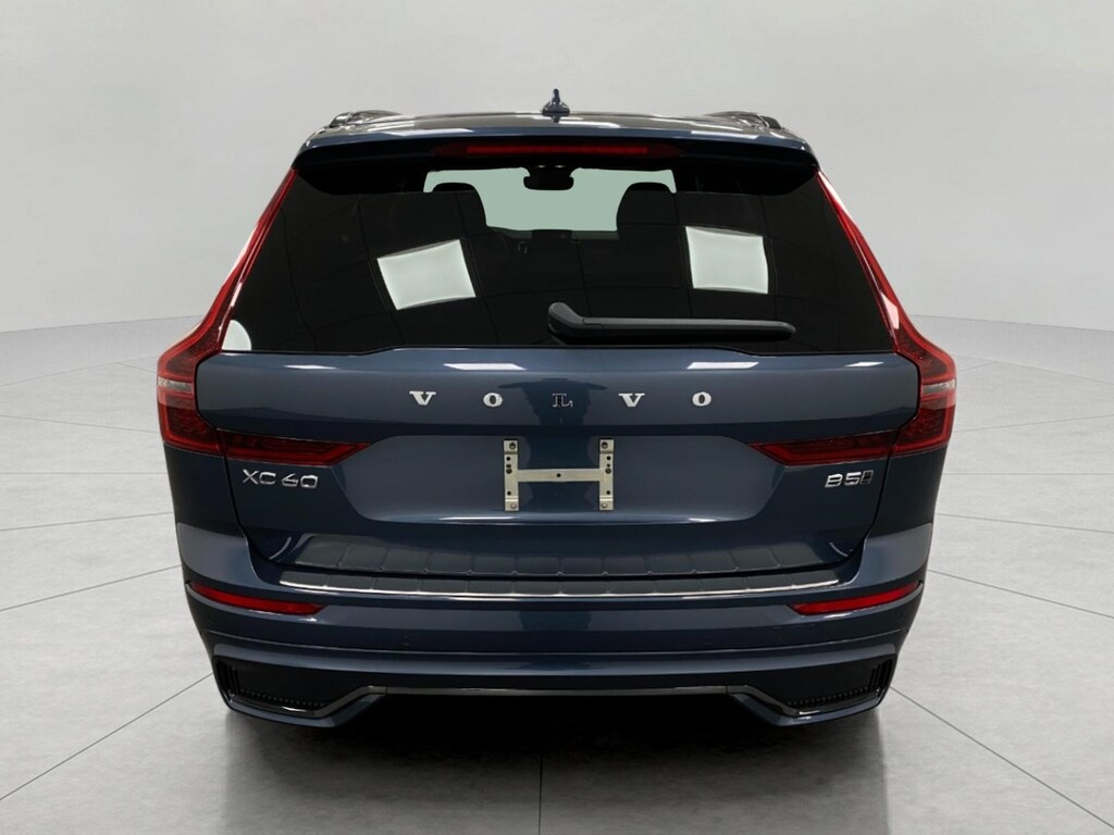 New 2026 Volvo XC60 B5 Plus SUV