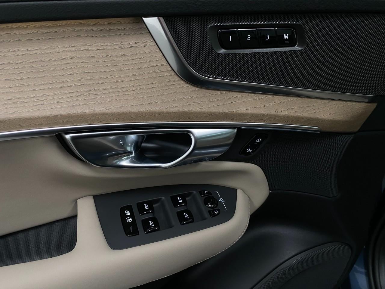 2026 Volvo XC90 Plus - Photo 33