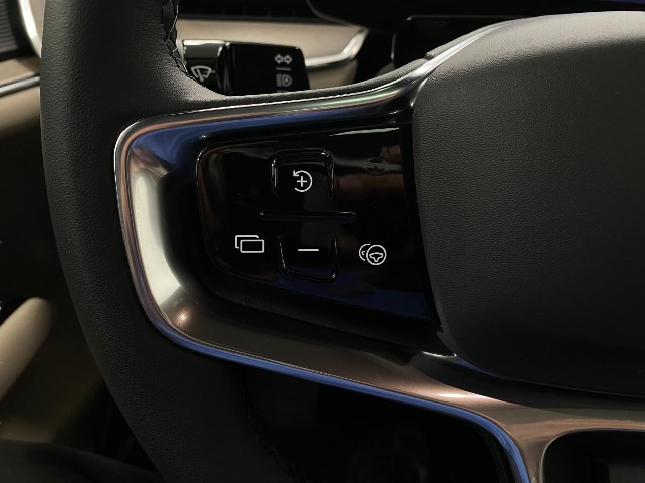 2025 Volvo EX90 Ultra - Photo 16
