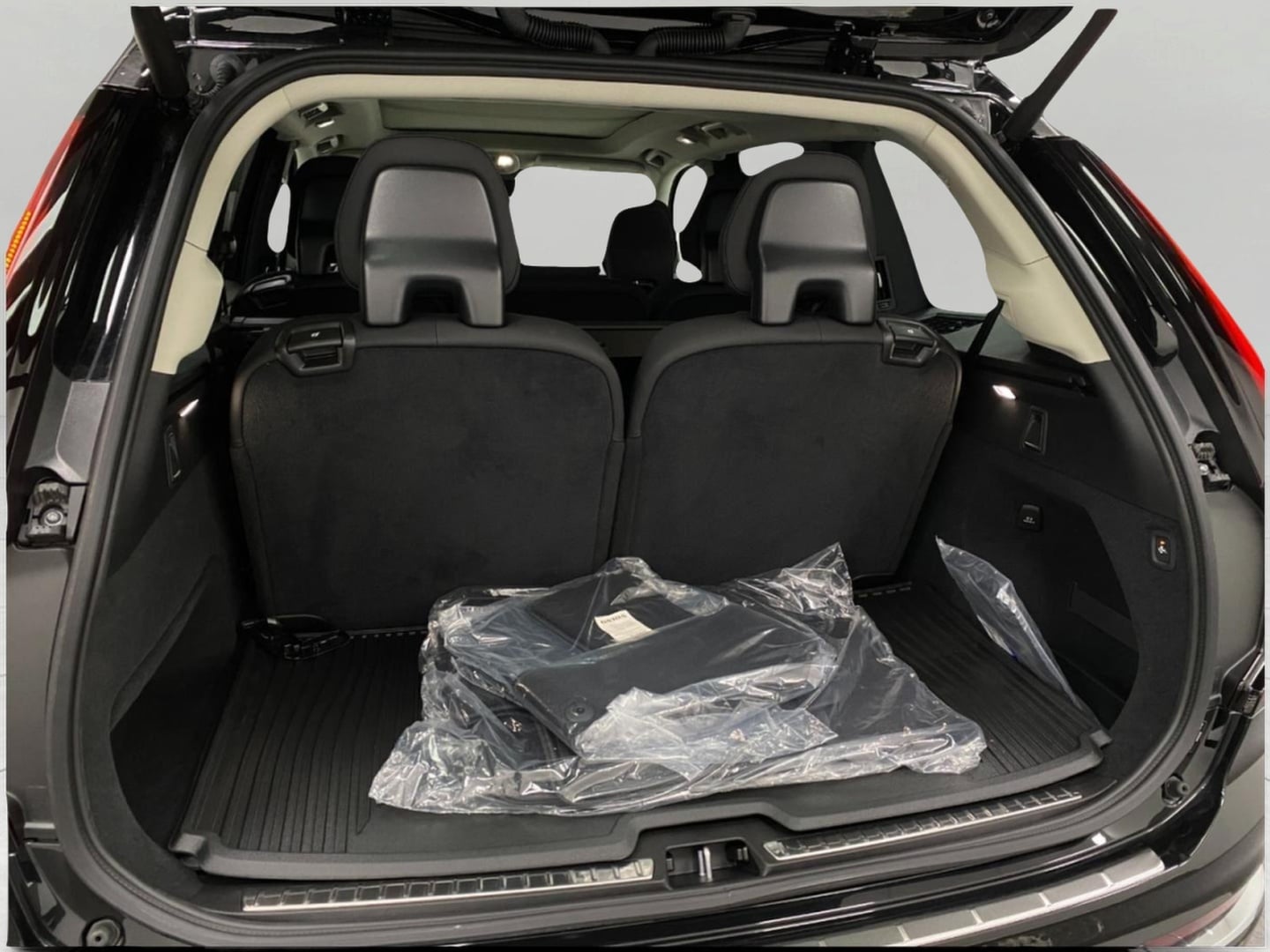 2026 Volvo XC90 Plus - Photo 42