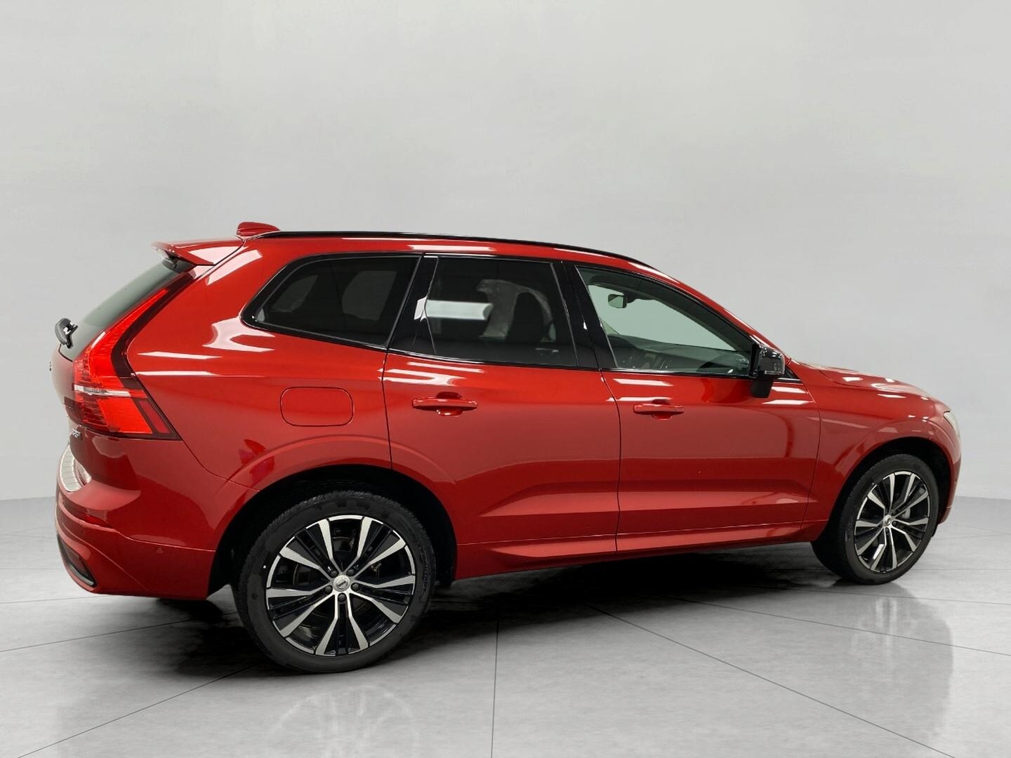 2025 Volvo XC60 B5 Plus photo 2
