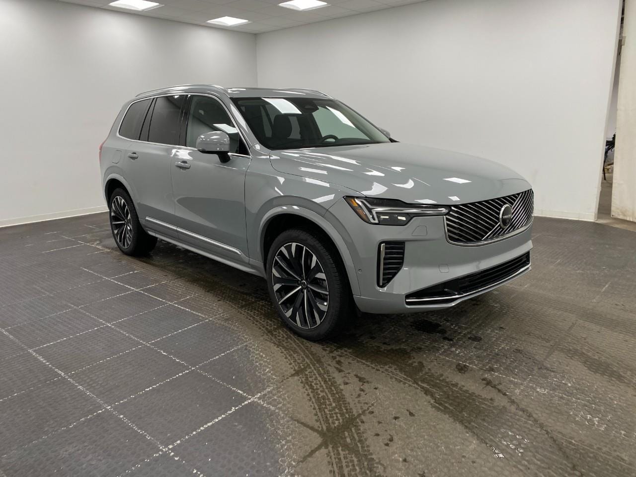 2026 Volvo XC90 Plus's photo