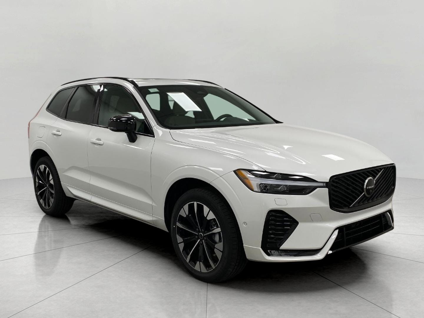 2026 Volvo XC60 B5 Plus Dark AWD's photo