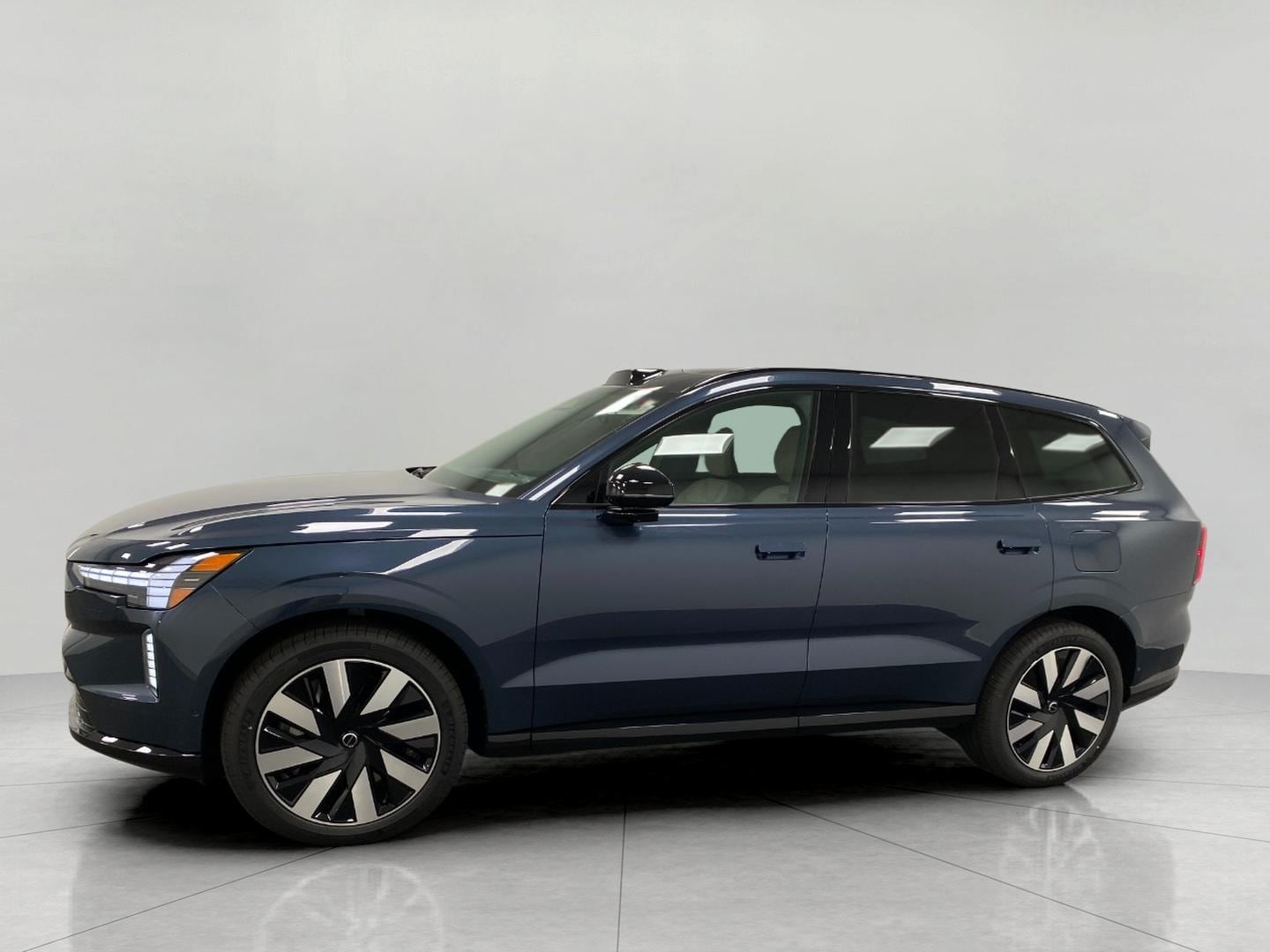 2025 Volvo EX90 Ultra - Photo 9