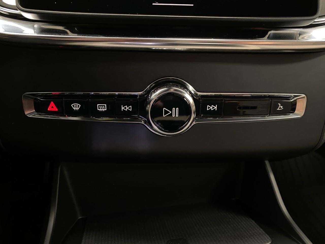 2026 Volvo XC90 Plus - Photo 25