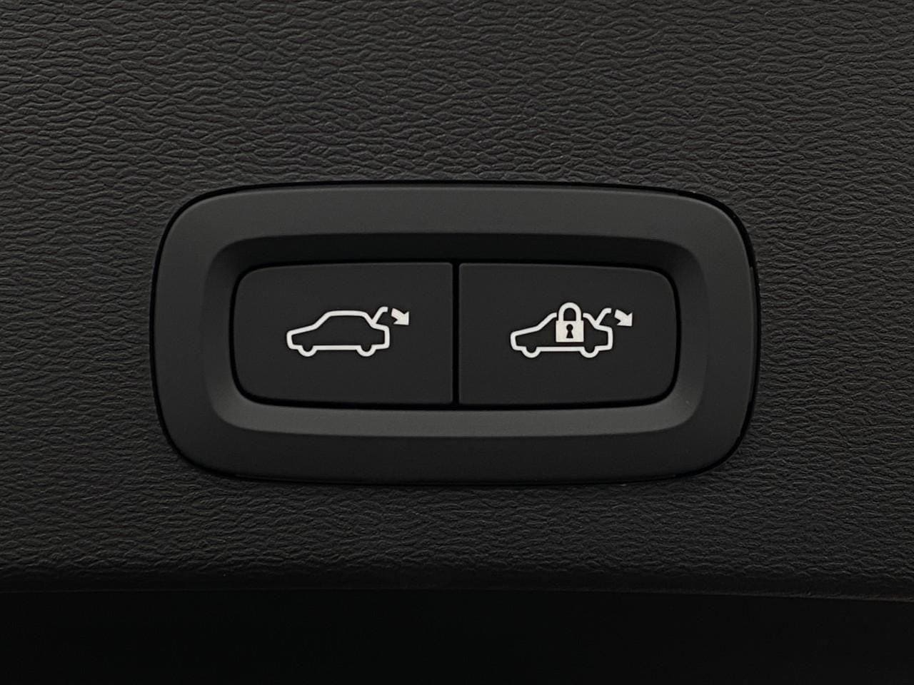 2026 Volvo XC40 Ultra - Photo 42