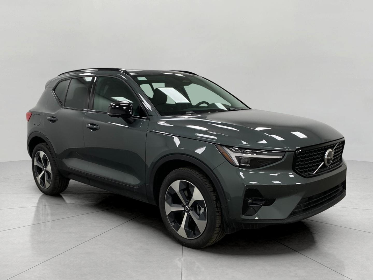 2026 Volvo XC40 SUV 