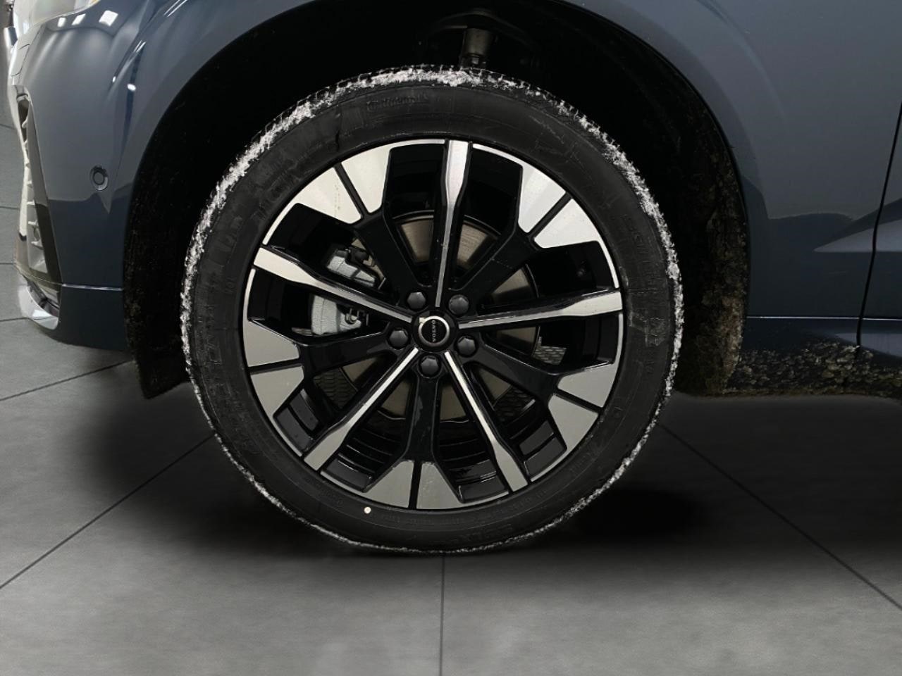 2026 Volvo XC60 Plus - Photo 47