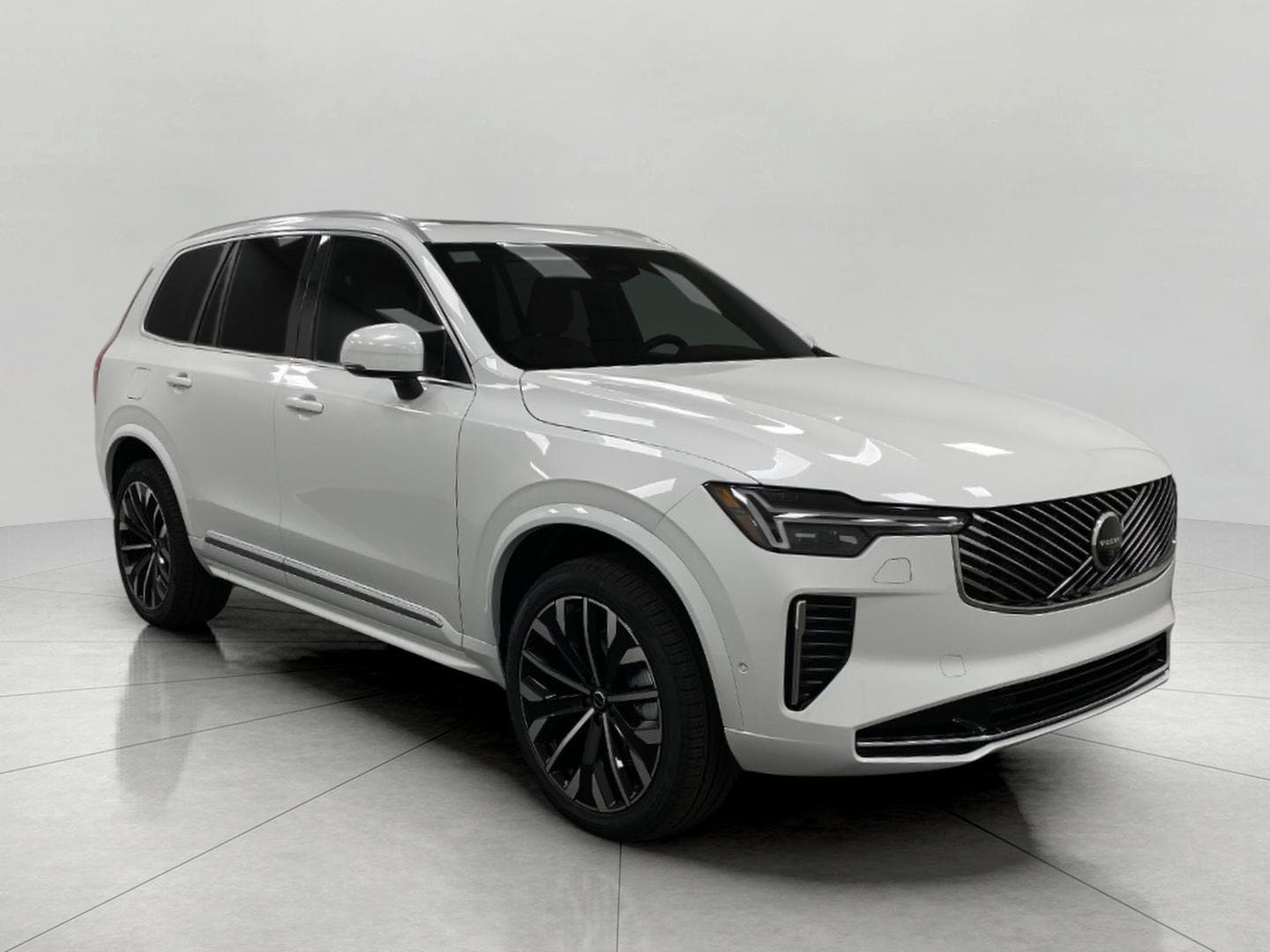 2026 Volvo XC90 Plus's photo