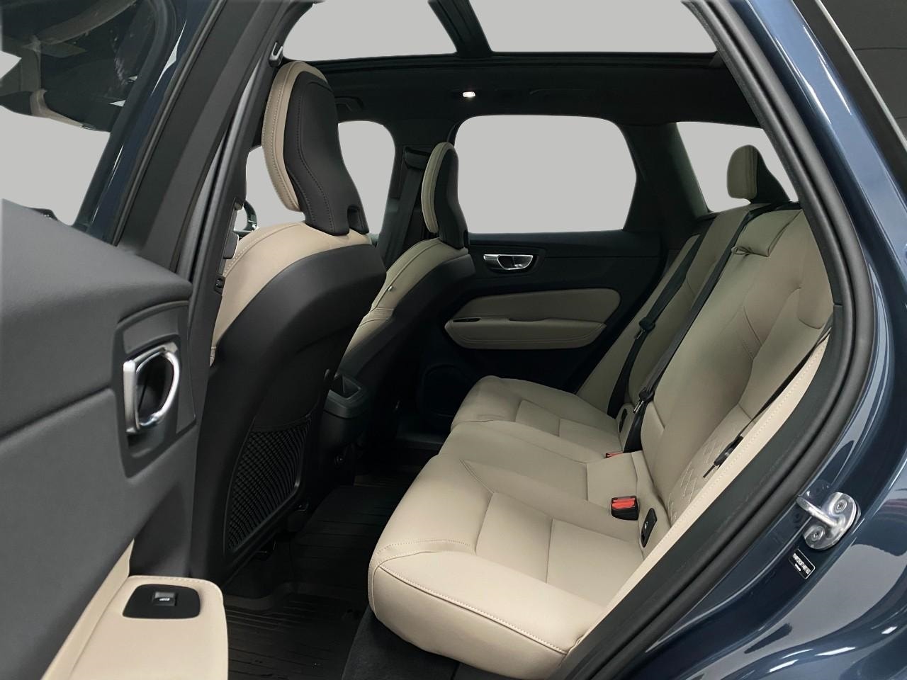 2026 Volvo XC60 Plus - Photo 30