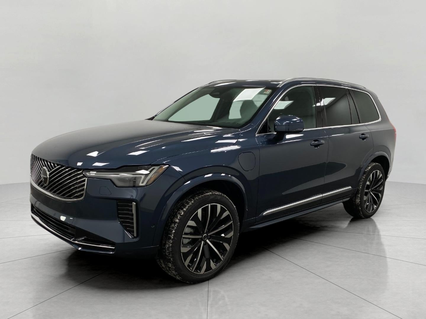 2026 Volvo XC90 Plus - Photo 9