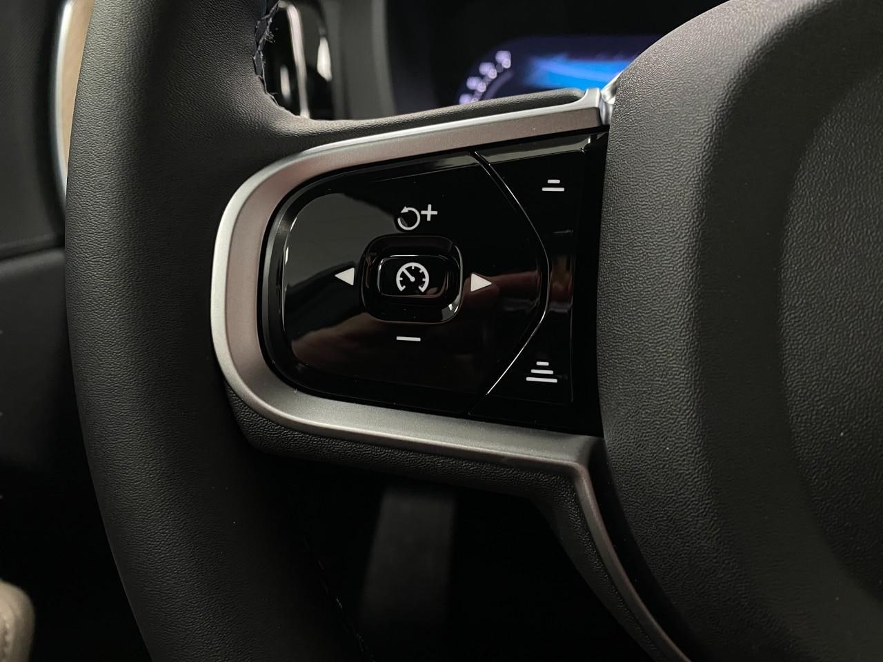 2026 Volvo XC60 Plus - Photo 15