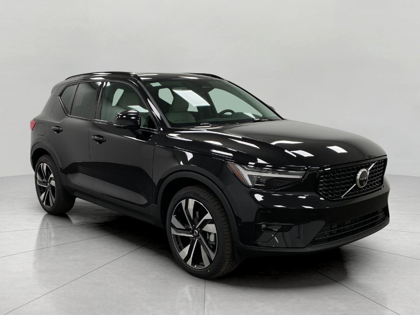 2026 Volvo XC40 B5 Ultra Dark AWD's photo