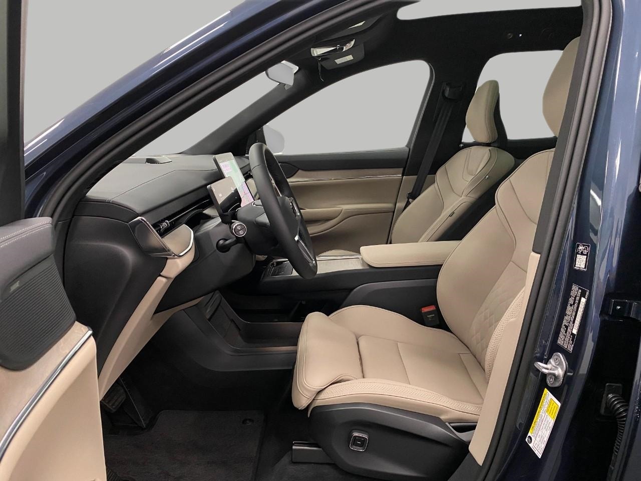 2025 Volvo EX90 Ultra - Photo 30