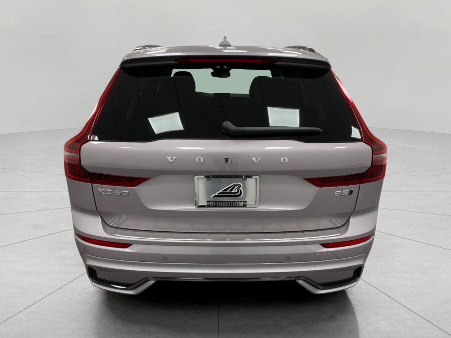 2026 Volvo XC60 B5 Plus photo 4