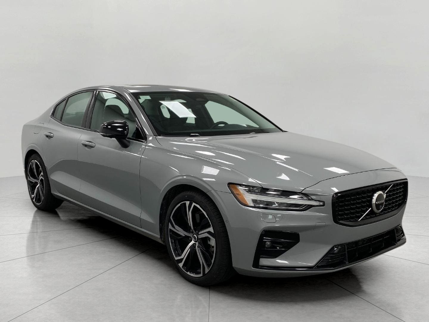 2025 Volvo S60 B5 AWD Plus