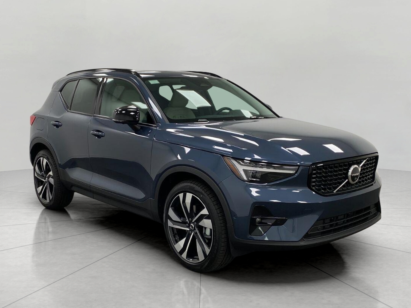 2026 Volvo XC40 SUV 