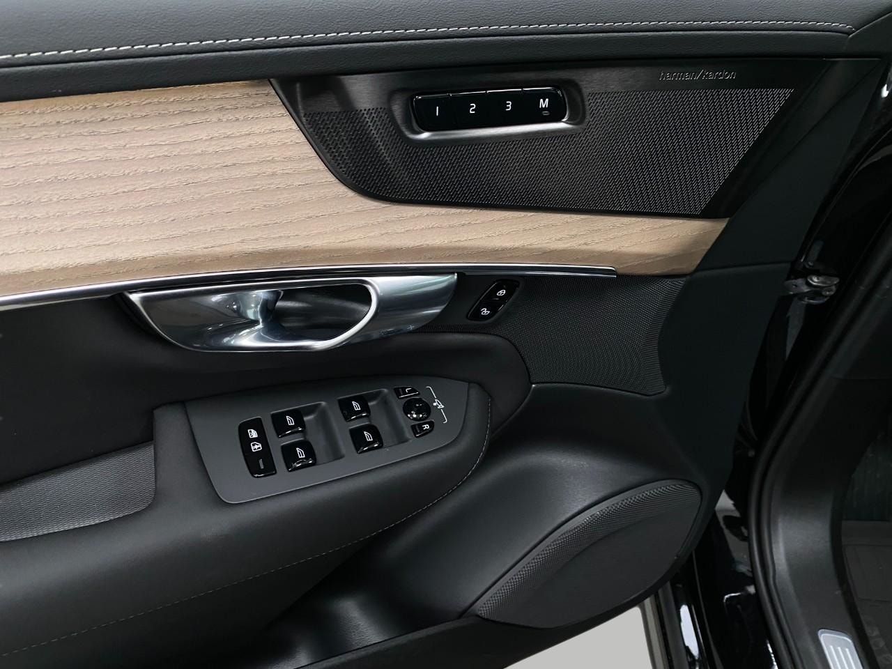 2026 Volvo XC90 Plus - Photo 34