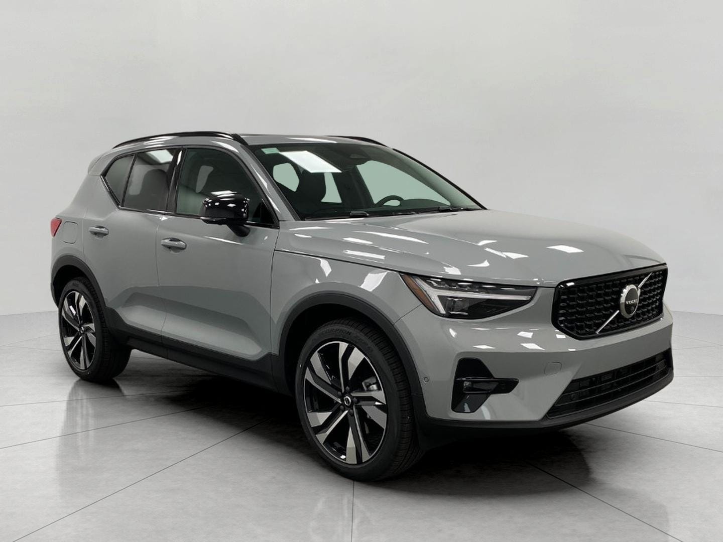 2026 Volvo XC40 B5 Plus Dark AWD's photo