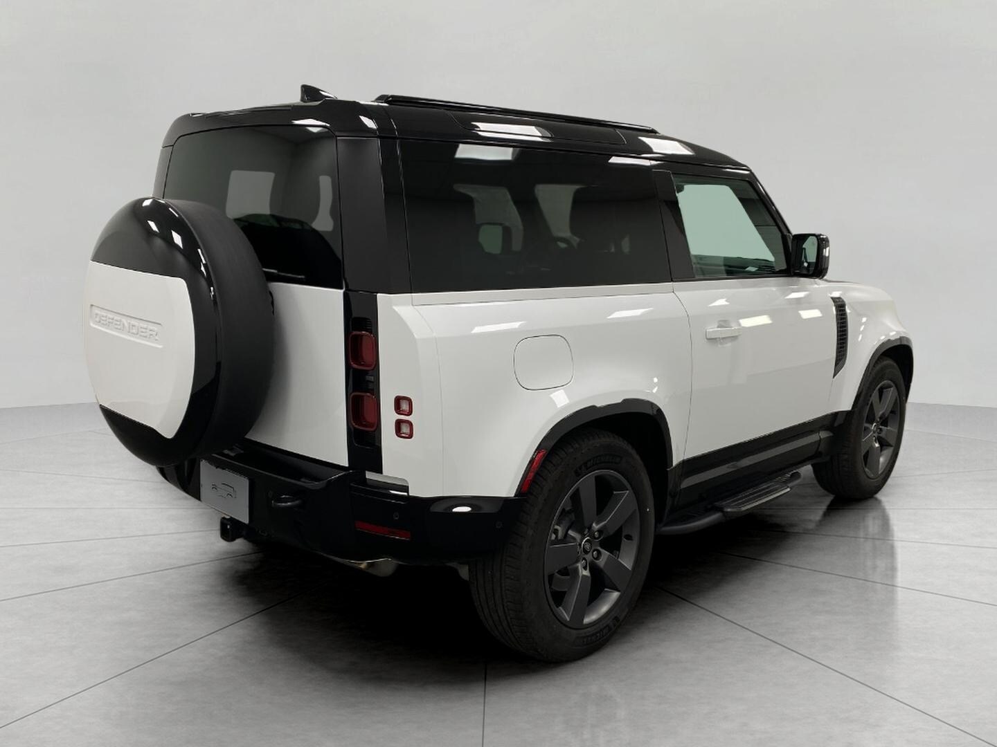 2025 Land Rover Defender 90 X-Dynamic SE photo 4