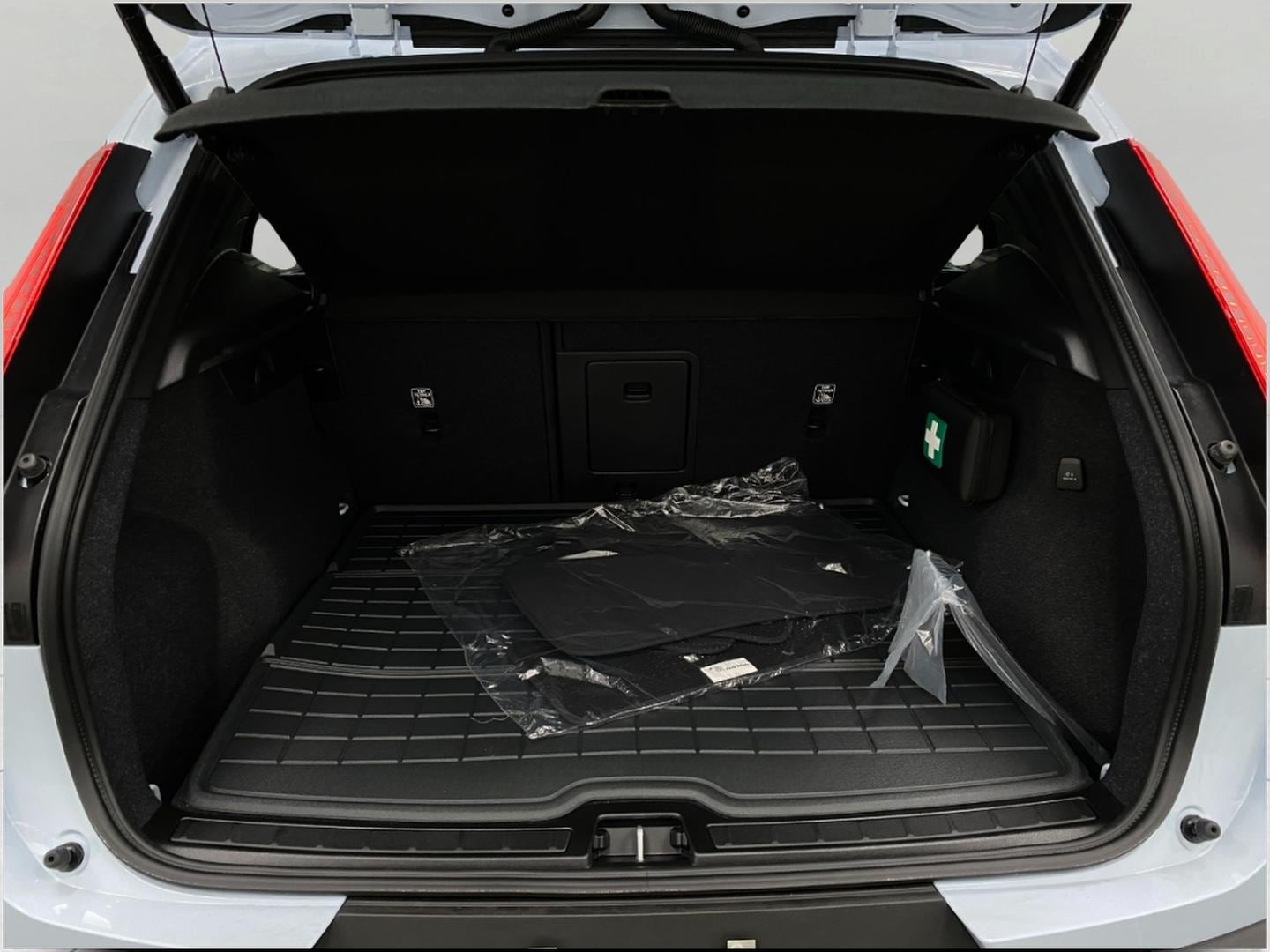 2026 Volvo XC40 Plus - Photo 5