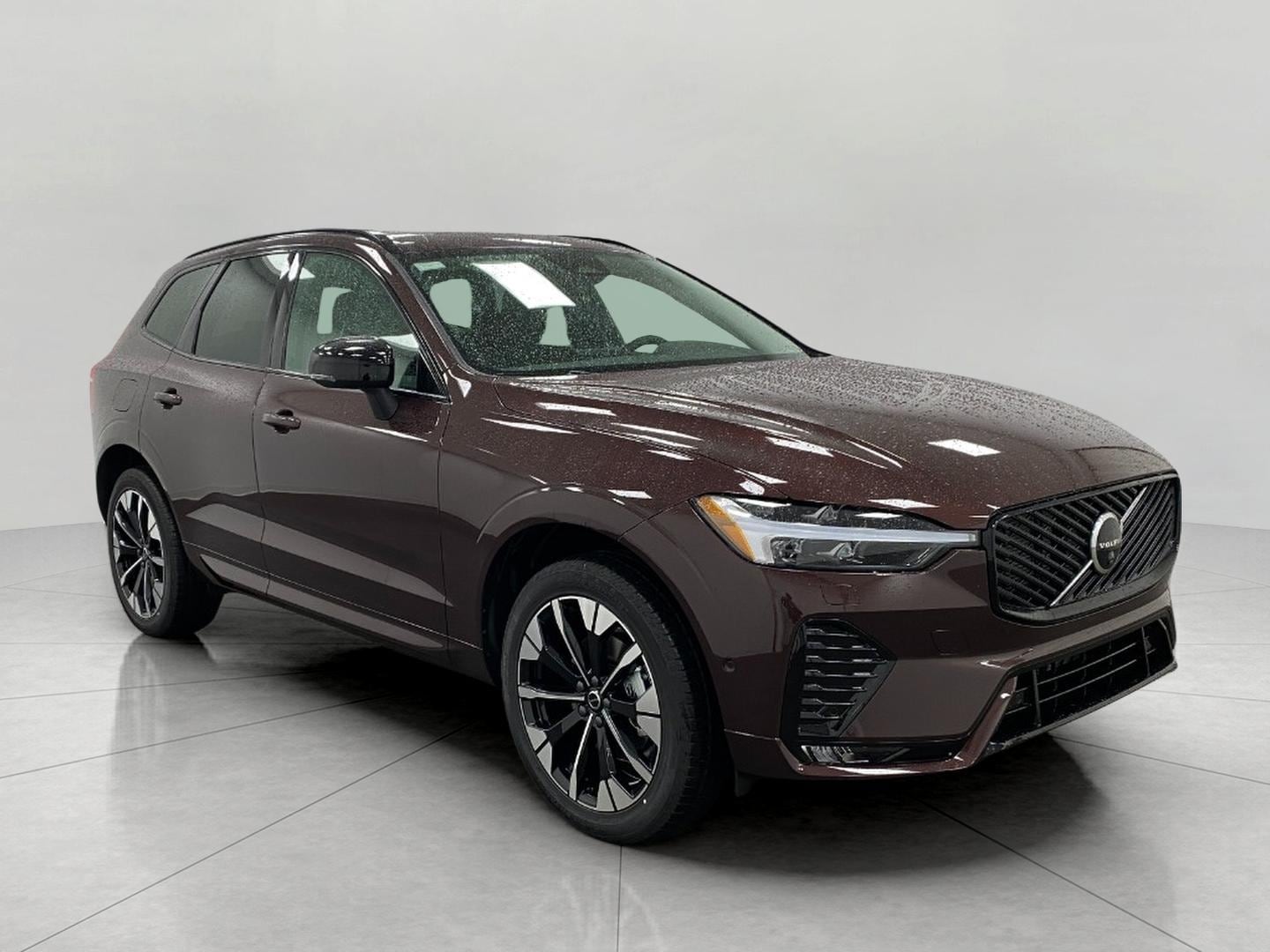 2026 Volvo XC60 Plus's photo