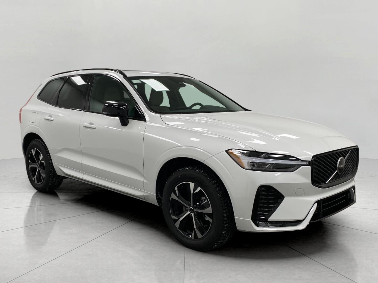 2026 Volvo XC60 Core's photo