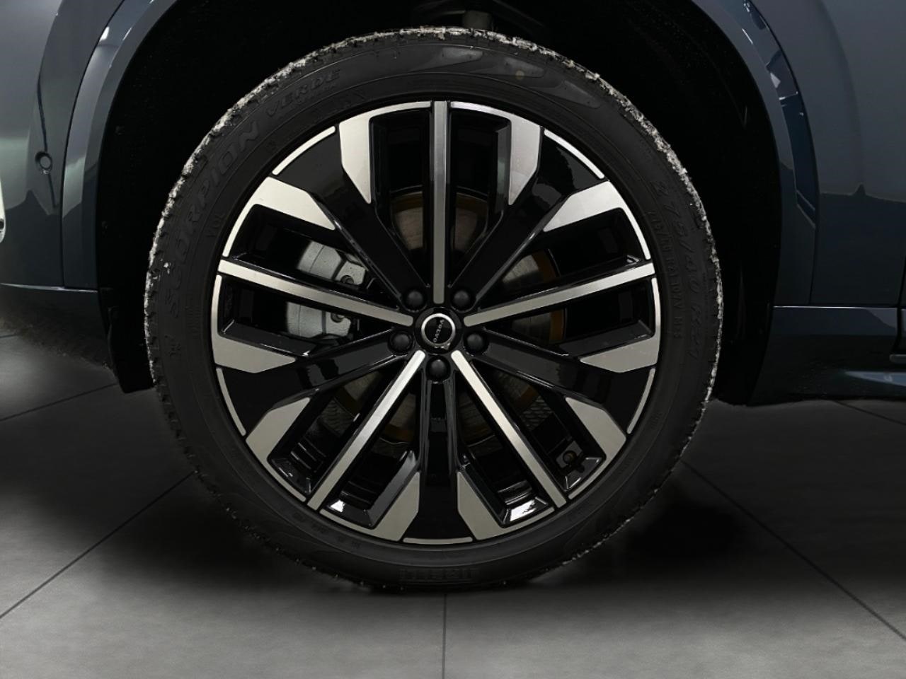 2026 Volvo XC90 Plus - Photo 12