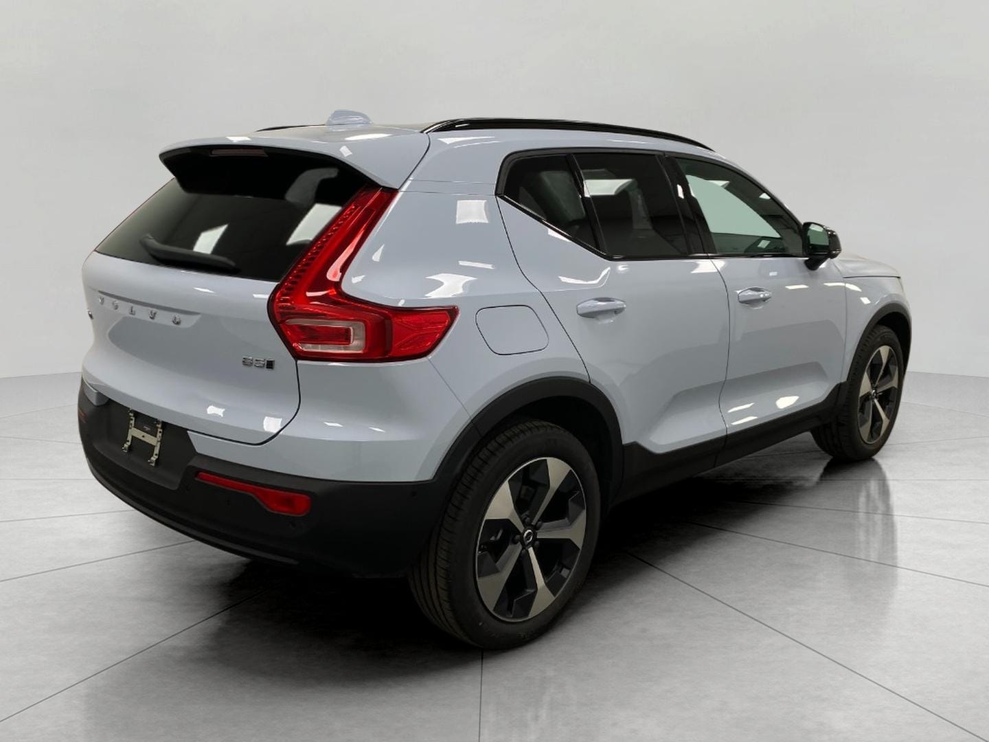 2026 Volvo XC40 Plus - Photo 3