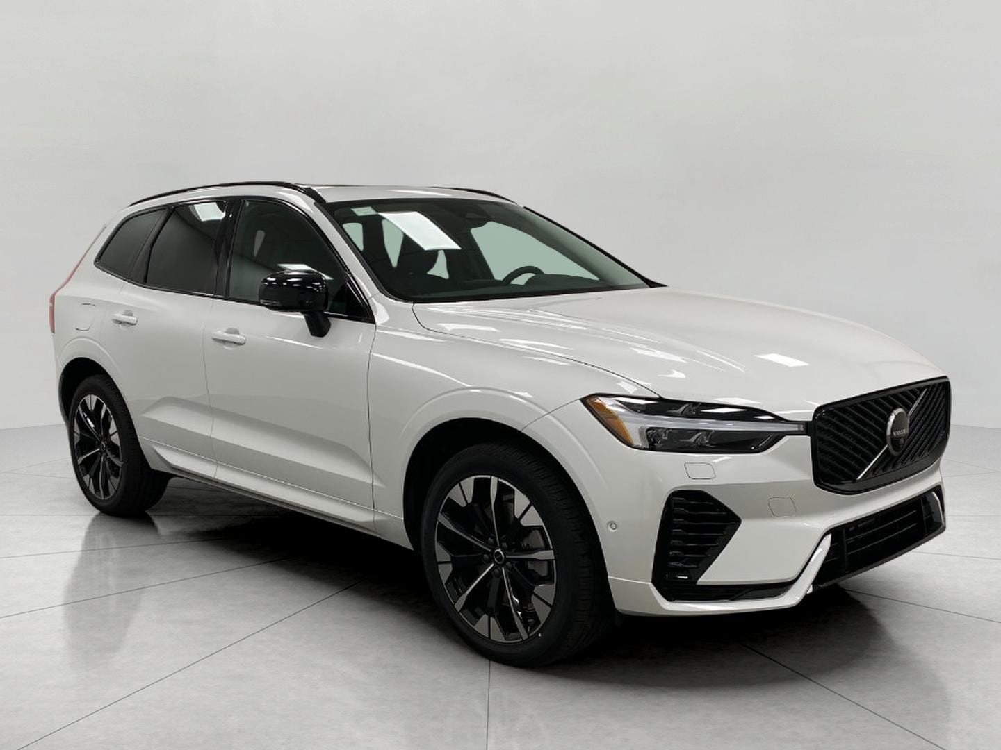 2026 Volvo XC60 T8 Plus Dark AWD's photo