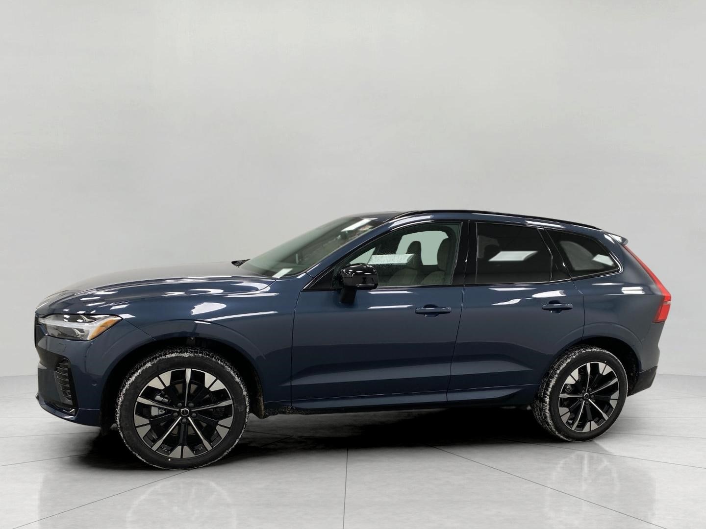 2026 Volvo XC60 Plus - Photo 8