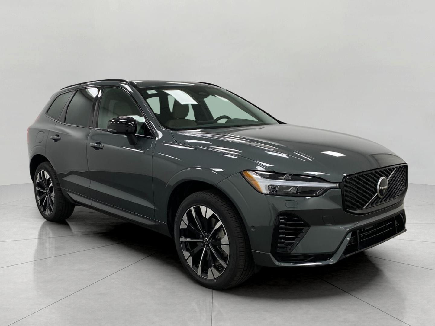 2026 Volvo XC60 T8 Plus Dark AWD's photo