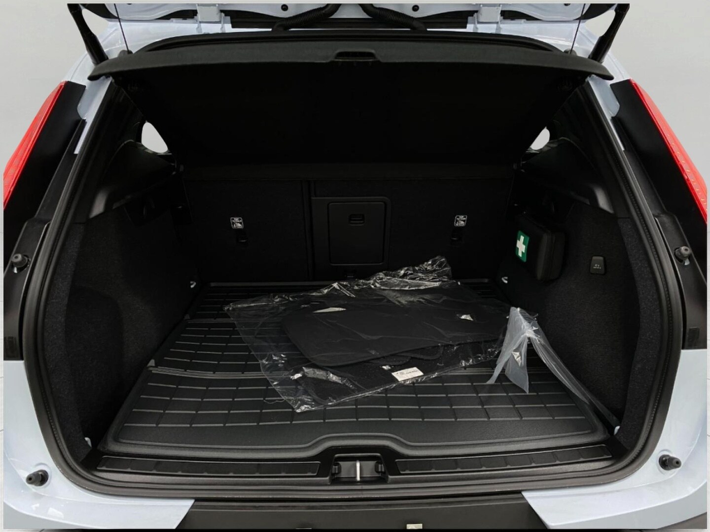 2026 Volvo XC40 Plus - Photo 40